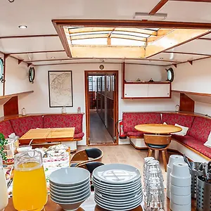 Panta Rhei Boatique Hostel Amsterdam